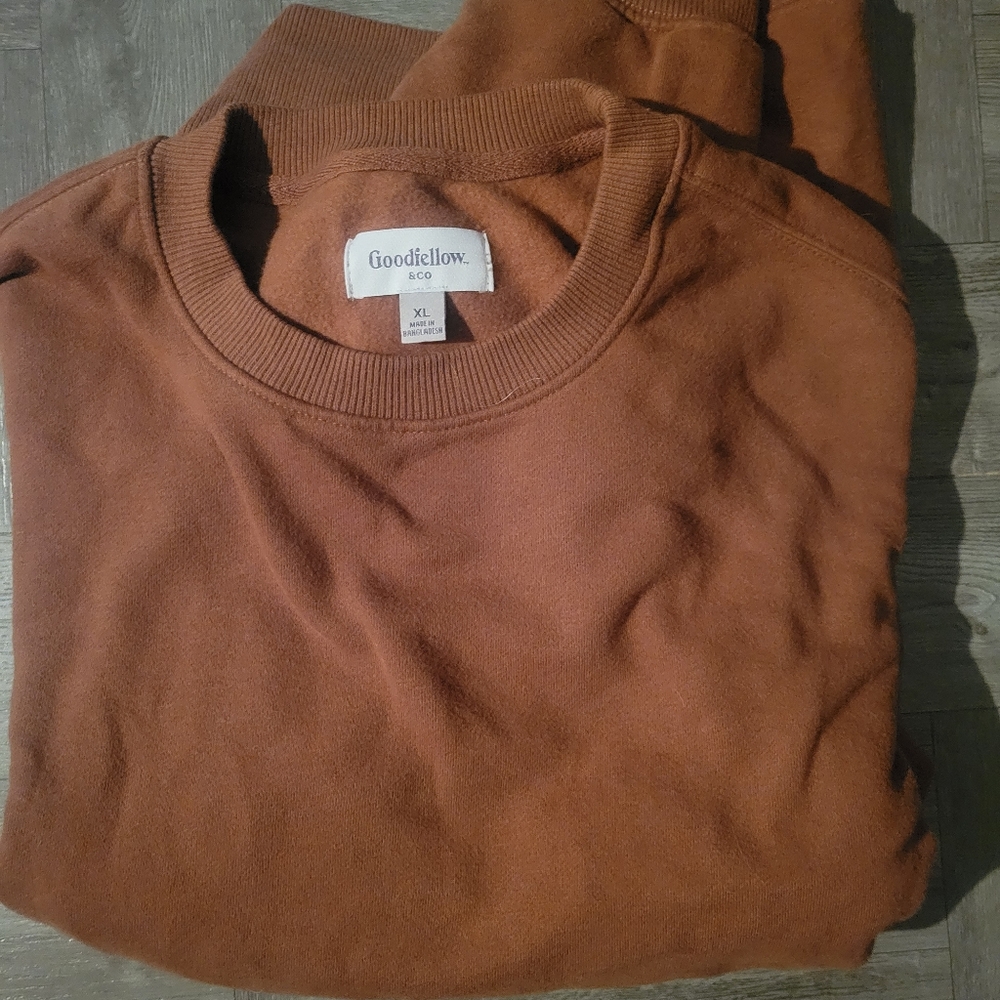 Brown sweatshirt
